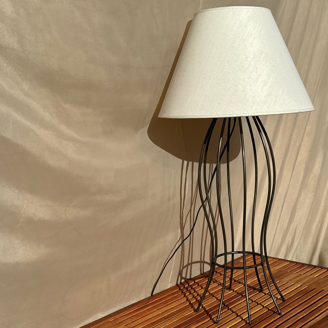 Postmodern Metal Cage Table Lamp - Monte Visión