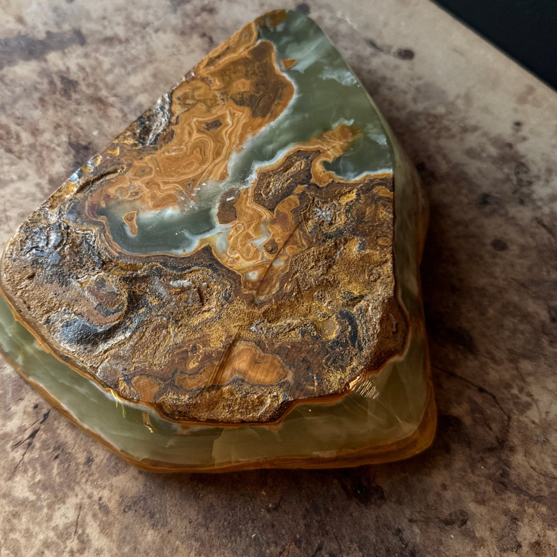 Raw Edge Green Onyx Slab Catchall - Monte Visión